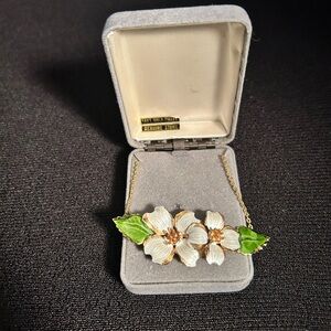 Vintage painted enamel and gold tone Dogwood flower necklace